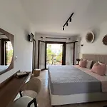 Pantheon Apartment *