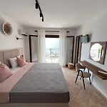 Pantheon Apartment *